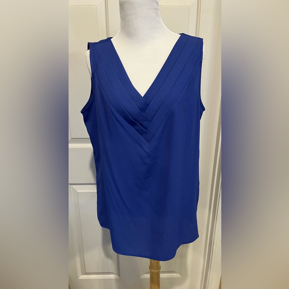 Worthington V Neck Sleeveless Blouse